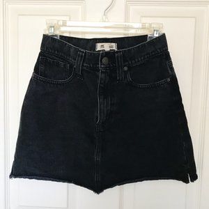 Madewell Denim Skirt // Size 24 (Runs big)